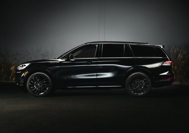 A 2024 Lincoln Aviator® SUV is shown in the Infinite Black exterior color | Lincoln Demo 1 in Wooster OH