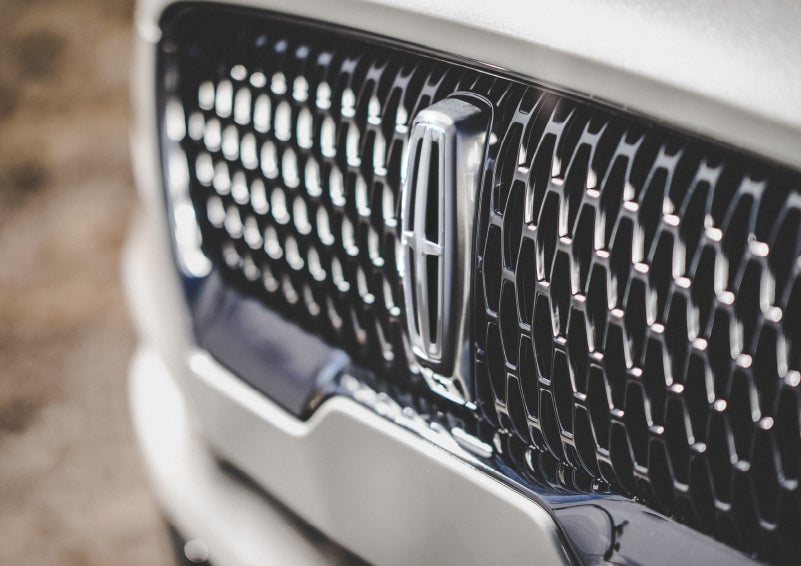 The grille of the 2024 Lincoln Aviator® Reserve model with an eye-catching repeated field of Lincoln Star logo shapes | Lincoln Demo 1 in Wooster OH
