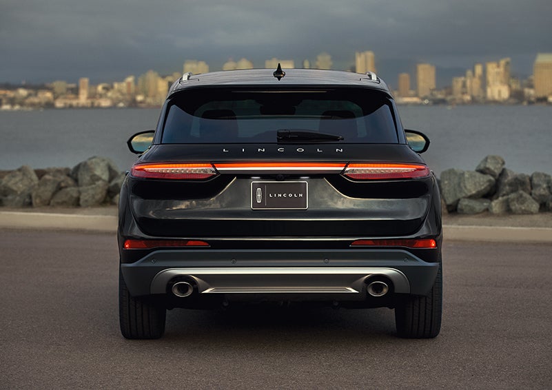The rear lighting of the 2024 Lincoln Corsair® SUV spans the entire width of the vehicle. | Lincoln Demo 1 in Wooster OH