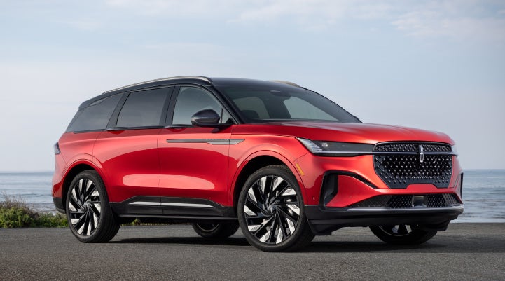 A 2024 Lincoln Nautilus® Reserve model is shown with the stylish available Jet Appearance Package. | Lincoln Demo 1 in Wooster OH