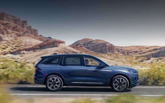 A 2024 Lincoln Nautilus® SUV is being driven in a desert setting. | Lincoln Demo 1 in Wooster OH
