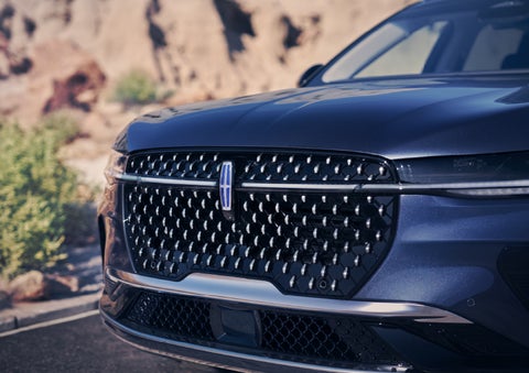 The stylish grille of a 2024 Lincoln Nautilus® SUV sparkles in the sunlight. | Lincoln Demo 1 in Wooster OH