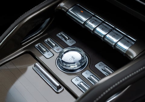 A crystal-inspired volume knob is shown in the center floor console of a 2024 Lincoln Nautilus® SUV. | Lincoln Demo 1 in Wooster OH