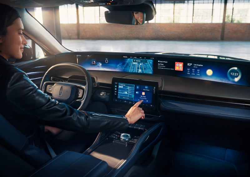 The driver of a 2024 Lincoln Nautilus® SUV interacts with the center touchscreen. | Lincoln Demo 1 in Wooster OH